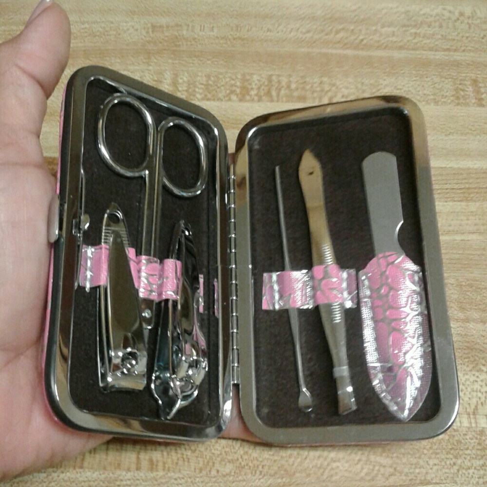 Manicure Kit - Picture 7 of 7